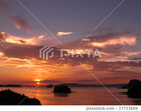 Amakusa sea and sunset sky and islands in Kumamoto Prefecture Amakusa sea and sunset sky and islands in Kumamoto Prefecture 37733608