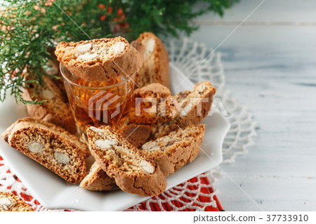 Italian cantuccini biscuits and a glass of wine Italian cantuccini biscuits and a glass of wine 37733910