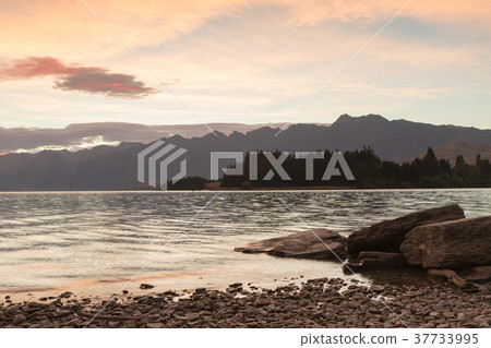 Morning tone at Wakatipu lake Morning tone at Wakatipu lake 37733995