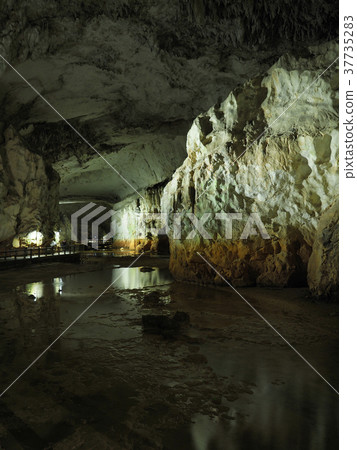 洞穴圖像（Akiyoshi-dong / Nagasu）高分辨率版本 37735283