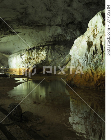 洞穴圖像(Akiyoshi-dong / Nagasu)高分辨率版本 洞穴圖像(Akiyoshi-dong / Nagasu)高分辨率版本 37735284