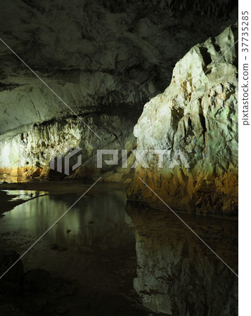 洞穴圖像（Akiyoshi-dong / Nagasu）高分辨率版本 37735285