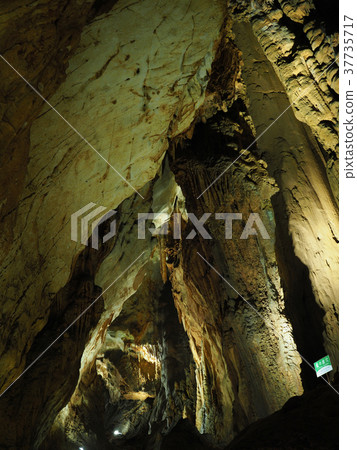 Cave image (Akiyoshido, dragon's loophole) High resolution version Cave image (Akiyoshido, dragon's loophole) High resolution version 37735717