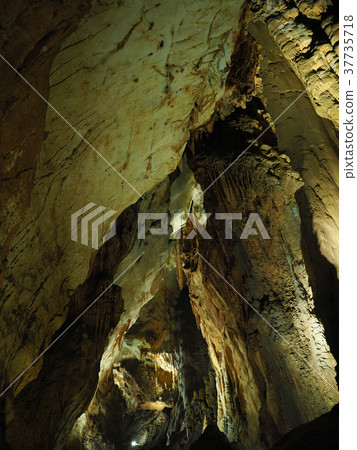 Cave image (Akiyoshido, dragon's loophole) High resolution version Cave image (Akiyoshido, dragon's loophole) High resolution version 37735718