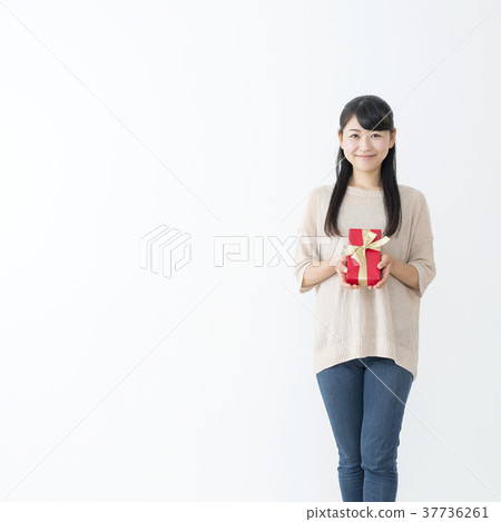 A young woman giving a gift 37736261