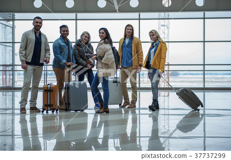 Pleasant men and women are travelling abroad 37737299