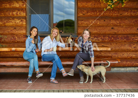 young women drinking tea young women drinking tea 37737436