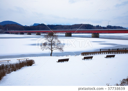 Gosho Lake Tsuchi Ohashi Bridge從Minami Park觀看Ohashi Bridge方向的山脈 37738639