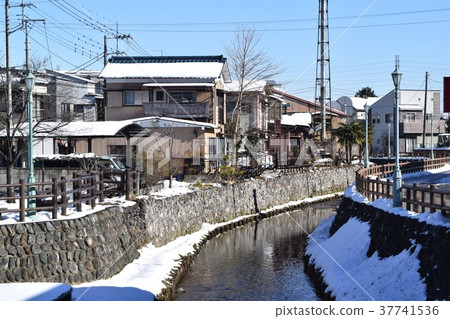 Shinkawagishi river on a snowy day 37741536
