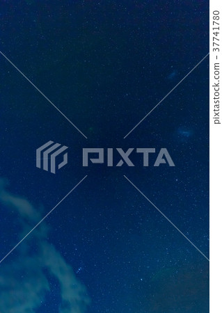 麥哲倫雲 37741780