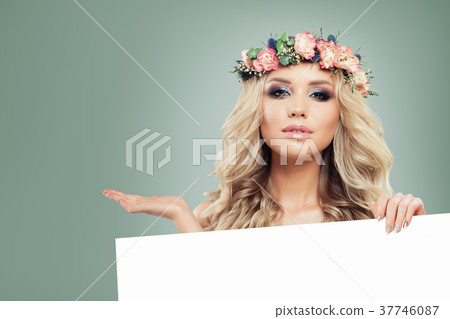 Beautiful Spring Woman Fashion Model 37746087