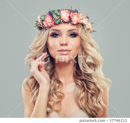 Portrait of Beautiful Young Model 37746123