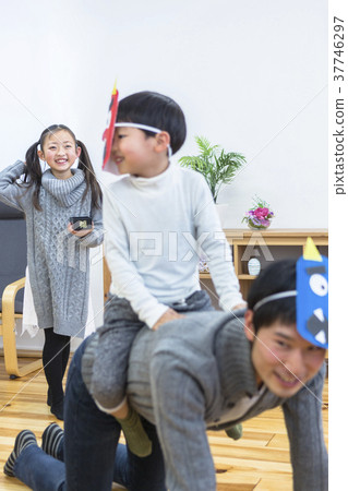 Family doing bean set 37746297