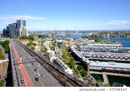 Sydney Harbor, the most beautiful port city in the world 37746547