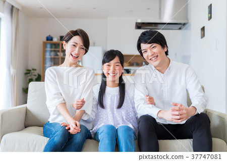 年輕的家庭 37747081