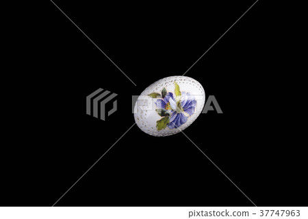 Easter hen's egg with carving. Easter hen's egg with carving. 37747963