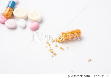 pill pill 37749596