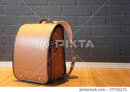 一個書包 37750272