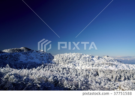 The back garden of Tengu (shooting location: Yatsugatake, Kuro Yuridaira, the back garden of Tengu) The back garden of Tengu (shooting location: Yatsugatake, Kuro Yuridaira, the back garden of Tengu) 37751588