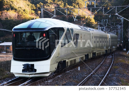 Tran Suite Shikishima E001 37752345