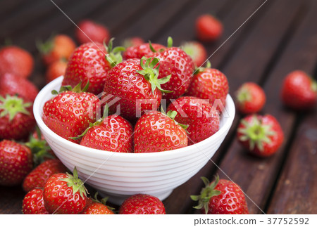Strawberry on wooden background. Copy space 37752592