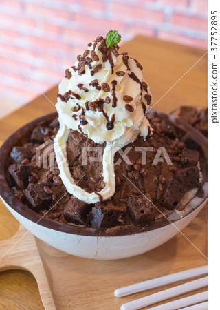 Bingsu ( Korea food) 37752895