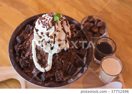 Bingsu ( Korea food) 37752896