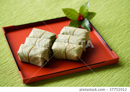 Persimmon leaf sushi Persimmon leaf sushi 37752912