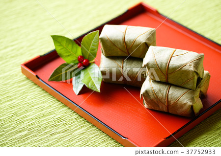 Persimmon leaf sushi Persimmon leaf sushi 37752933