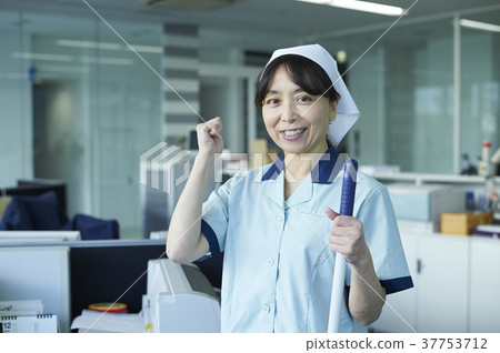 Cleaning staff 37753712