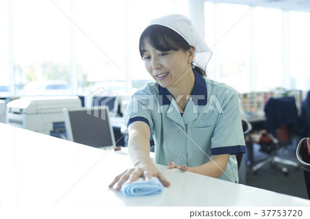 Cleaning staff 37753720