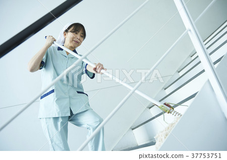 Cleaning staff 37753751