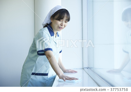 Cleaning staff 37753758