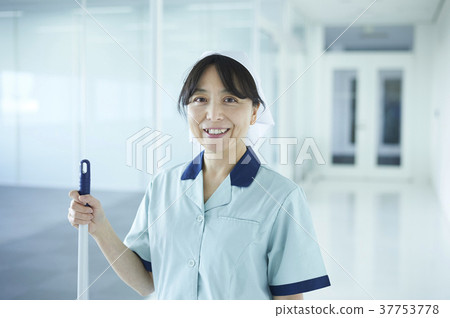 Cleaning staff 37753778