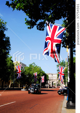 3月的風景標示用英國旗子 3月的風景標示用英國旗子 37754501