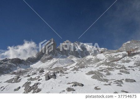 Tamlong Snow Mountain 37754675