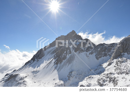 Tamlong Snow Mountain 37754680