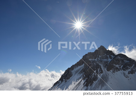 Tamlong Snow Mountain 37755913