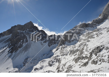 Tamlong Snow Mountain 37755916