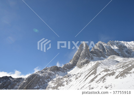 Tamlong Snow Mountain 37755918