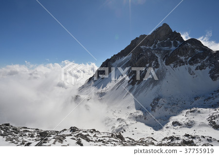 Tamlong Snow Mountain 37755919