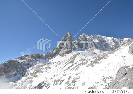 Tamlong Snow Mountain 37755922