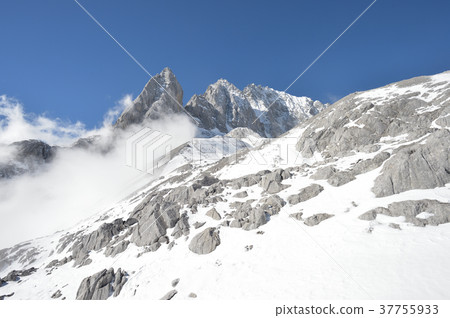 Tamlong Snow Mountain 37755933