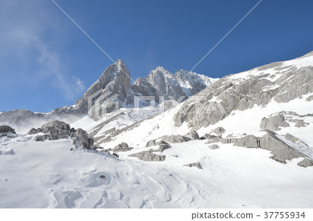 Tamlong Snow Mountain 37755934