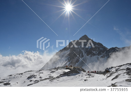 Tamlong Snow Mountain 37755935