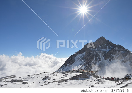 Tamlong Snow Mountain 37755936
