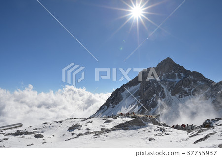 Tamlong Snow Mountain 37755937