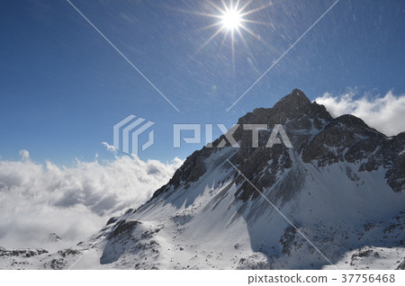 Tamlong Snow Mountain 37756468
