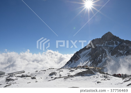 Tamlong Snow Mountain 37756469