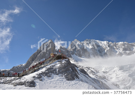 Tamlong Snow Mountain 37756473